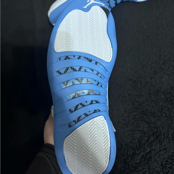 mens retro jordan 12s, university blue - Picture 3 of 5